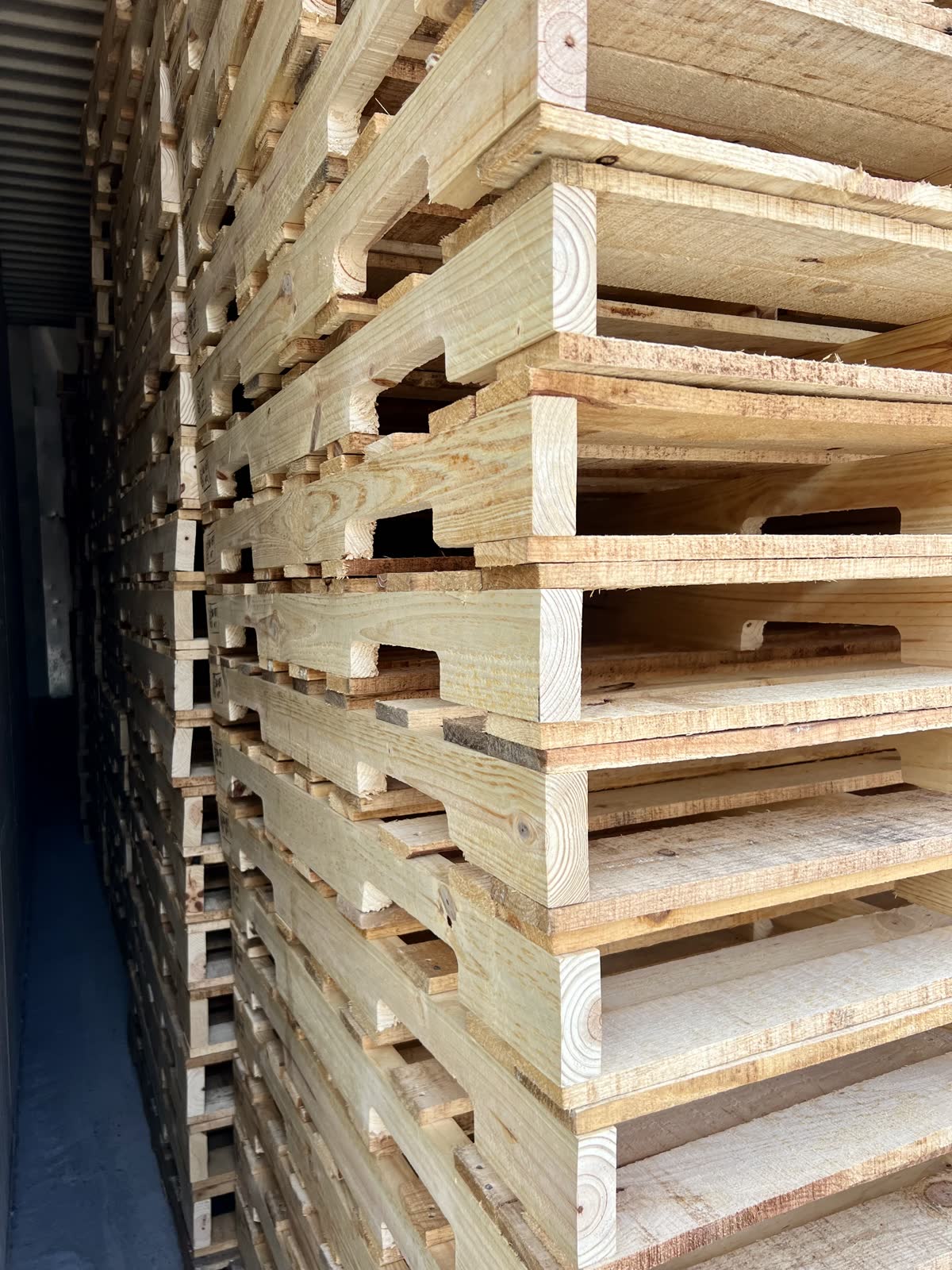 Tarima de madera con tratamiento térmico